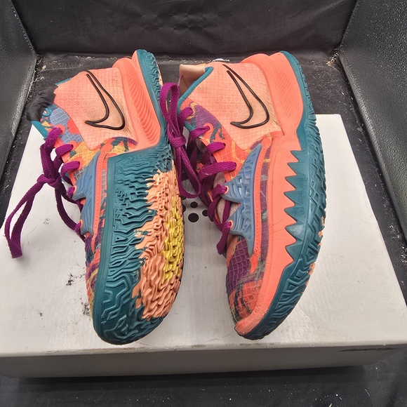 Nike Multicolor Athletic Sneakers with Pink Laces main image 5